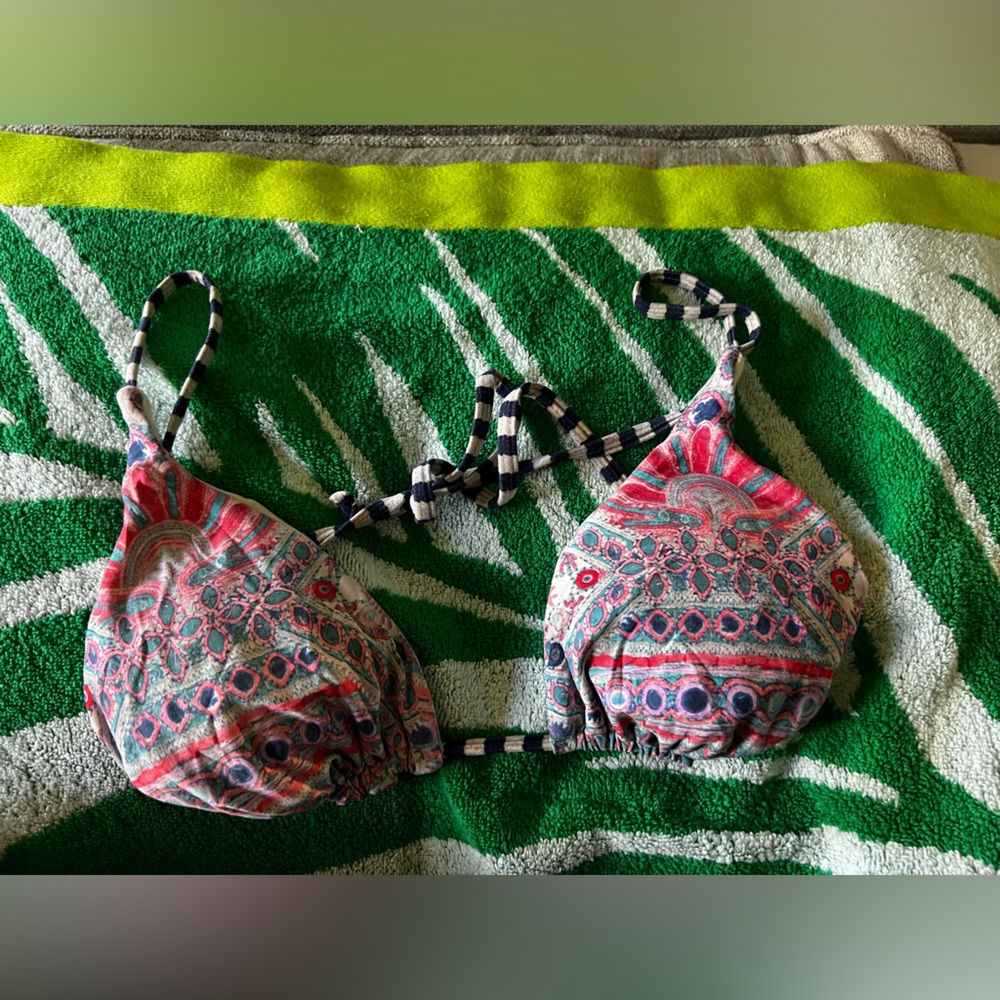 Cute bikini top